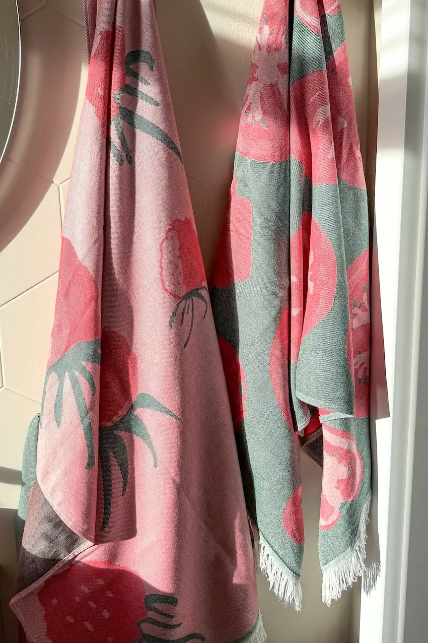 bambusowy ręcznik w poziomki Wild strawberries