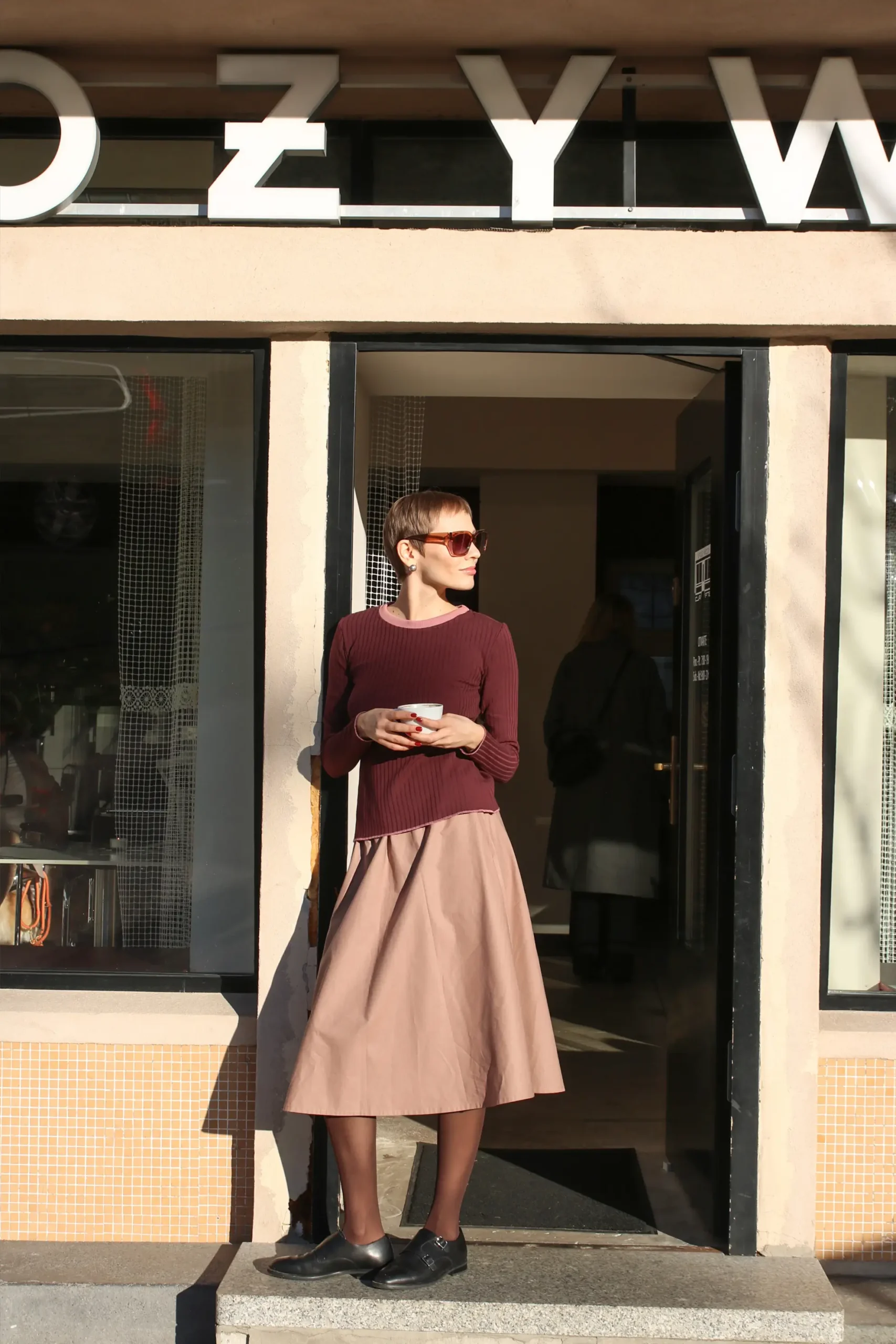 kawowa spódnica na jesień