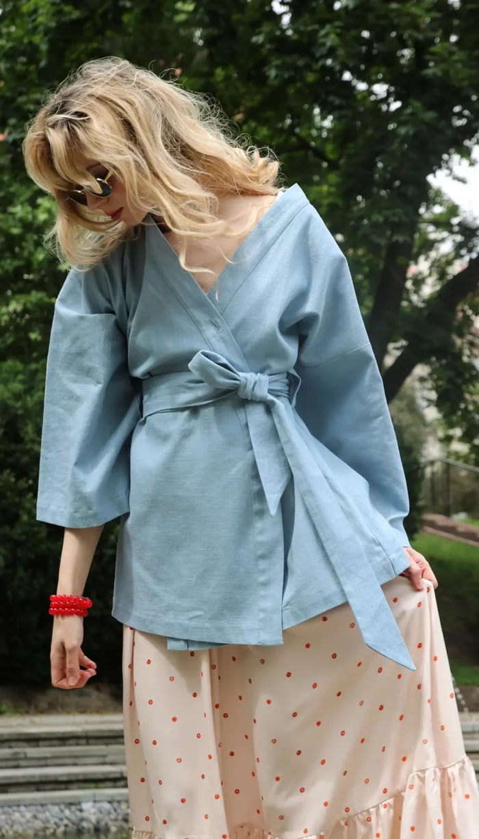 błękitna kurtka kimono